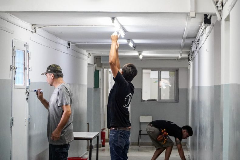 MANOS A LA OBRA Los trabajos llegaron a todas las escuelas pblicas