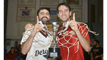 ENREDADOS. Medina e Irigoyen celebrando el reciente título de la zarateña, el cuarto para la dupla..