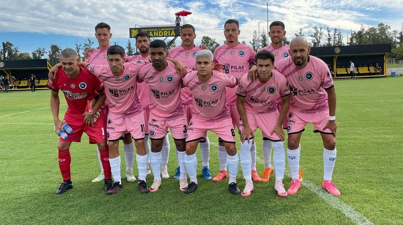 ONCE INICIAL. El equipo de Real Pilar que el martes jugó en Jáuregui.