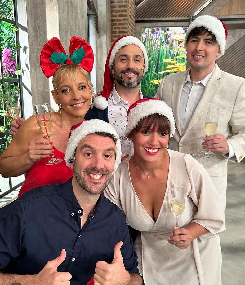 Jimena Monteverde celebró la Navidad junto al equipo que forma parte de su programa Escuela de Cocina, que se emite por Canal 9.&nbsp;