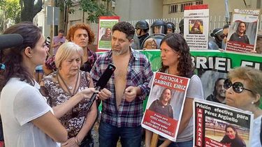 LUCHA. La familia, ayer, en los Tribunales de San Isidro. Creen que al menos se visibilizó el caso..