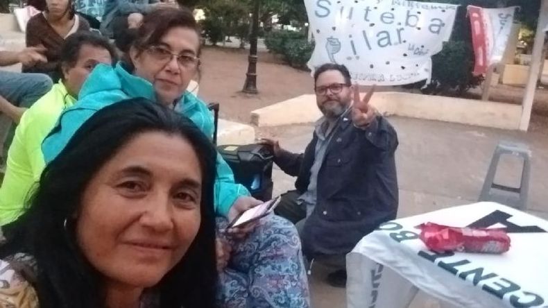 RECLAMO. Los alumnos y docentes realizaron una radio abierta. .