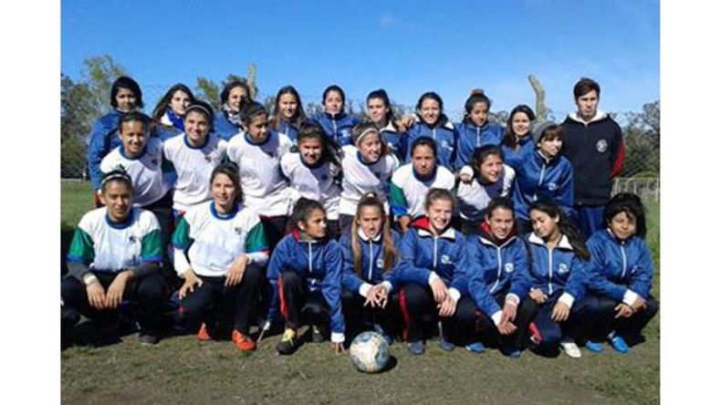 CAMPEONAS. Las Cadetes del Fútbol Femenino vencieron 1-0 en la final a Vicente López..