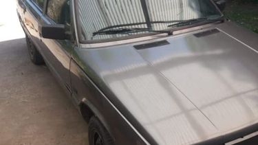 BUSCADO.. El Renault 9 adaptado que fue robado a plena luz del día..