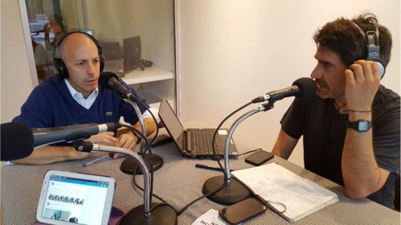 El estudio de FM Plaza, ayer visitado por Ducoté. .