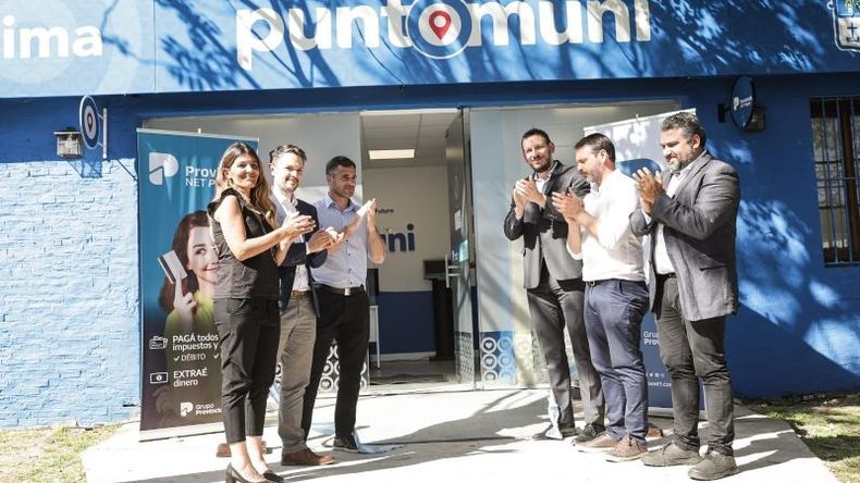 FÁTIMA. Achával encabezó la inauguración del Punto Muni de la localidad. .