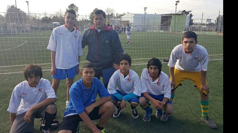 CON PASAJE. Los Cadetes B aplastaron 8-1 a Zárate, en la final del Regional..