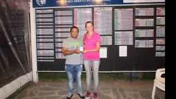 TROFEO. Maca, con su premio obtenido el domingo en Rosario..