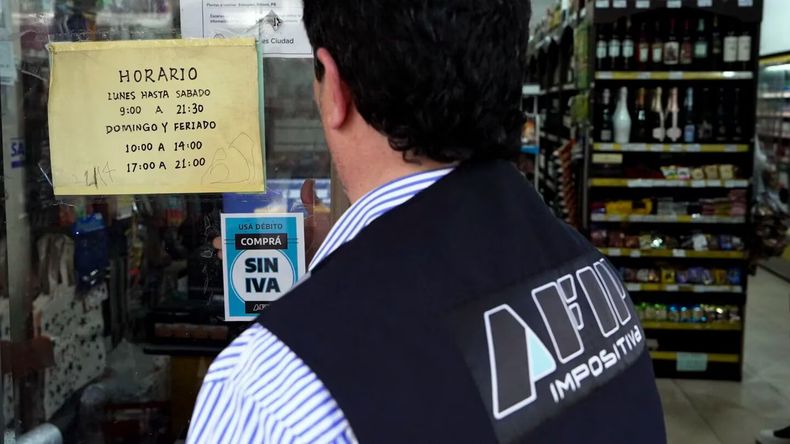 En caso de no obtener el reembolso de las compras con tarjeta de débito, los beneficiarios pueden iniciar un reclamo ante la AFIP en simples pasos.