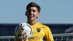 Camilo Rey Domenech entrenando con el plantel mayor de Boca Juniors.