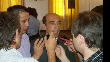 Pugliese, con la prensa, tras la jura. No quiso revelar lo que le dijo a Zúccaro en el oído al recibirlo..