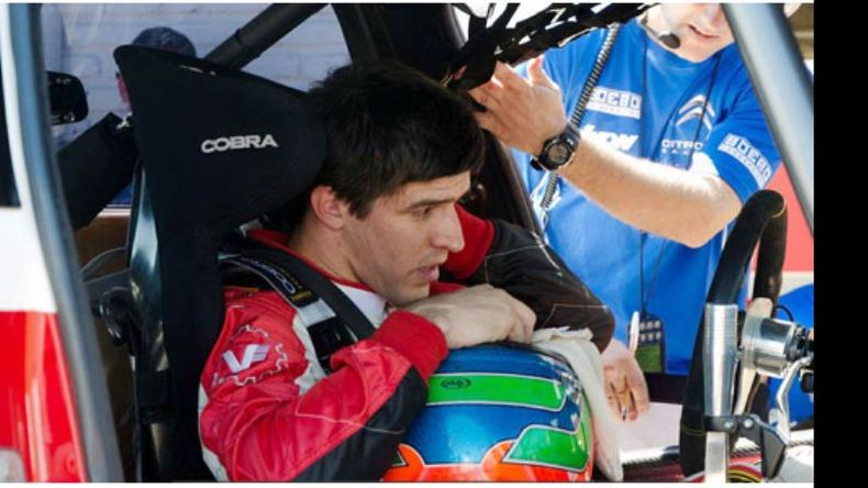 (Sobre Ruedas de Santa Fe). Rossi sentado en la butaca del C4, después de las pruebas matutinas en Paraná..