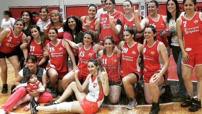 FINALISTAS. Las Diablitas también festejaron su gran temporada llegando a la definición del título..
