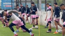 A CORRER. Los jugadores llevaron adelante movimientos físicos en el Barraza.