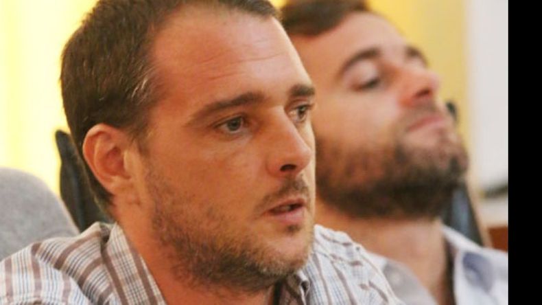 (Alejandro Cano). REACCIÓN. Laurent busca ponerle freno a Molina en el PJ..
