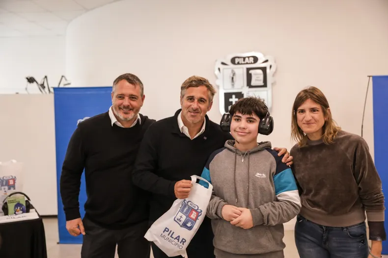 PROTECTORES. Achával, Laurent y González durante el acto de entrega.