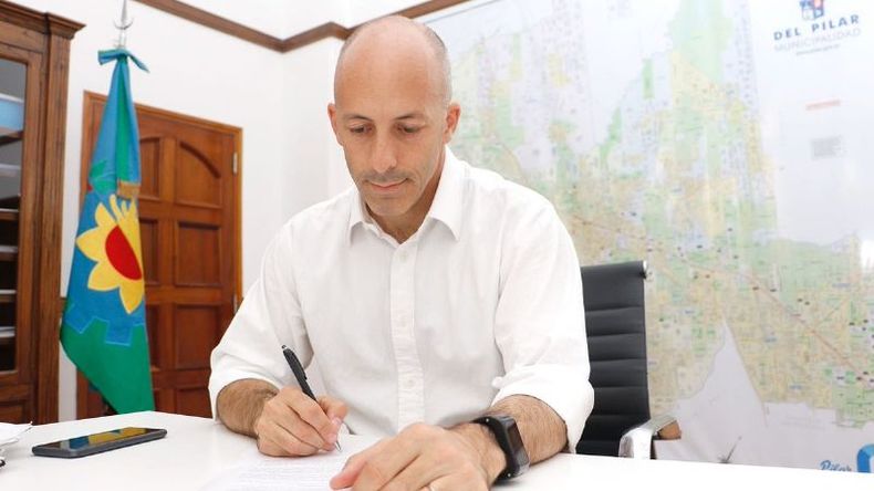 El intendente firmó el decreto esta tarde..