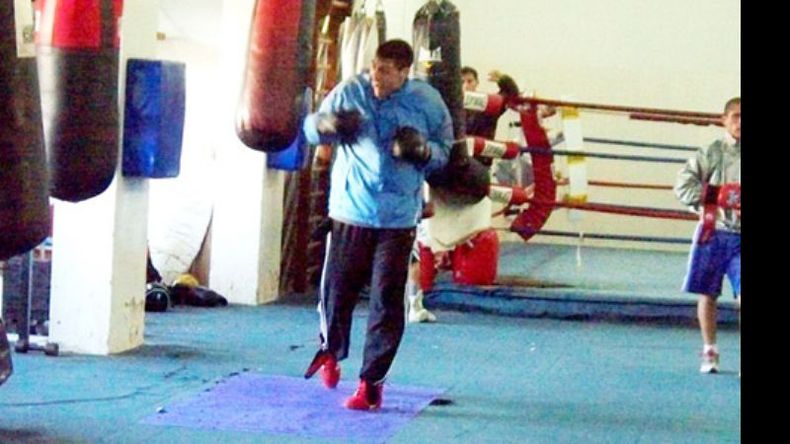 (Boxeo Amateur Argentino). Peralta le da duro a la bolsa. Yamil entrenó fuerte el domingo pensando en la final de anoche..