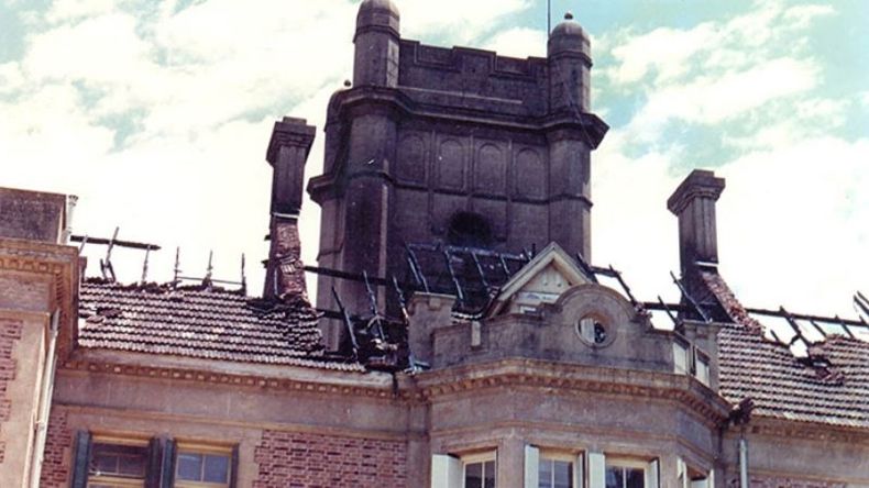 El 5 de enero de 2002, el Instituto Carlos Pellegrini sufrió un incendio cuyas consecuencias continúan vigentes hasta la actualidad..
