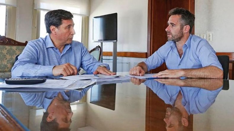 HAMBRE. El intendente Federico Achával se reunió ayer con el ministro de Desarrollo Social de la Nación, Daniel Arroyo, para coordinar detalles de la implementación de las Tarjetas Alimentarias en el distrito..