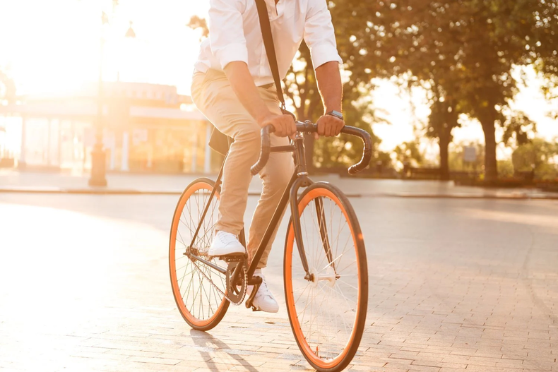 La bicicleta crea entornos urbanos más agradables y habitables. Foto. Mensig.es..webp