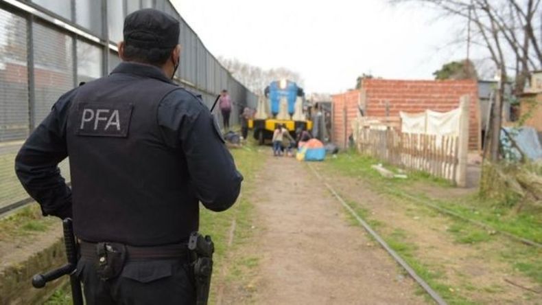 Comenzó el desalojo en la estación Victoria (foto A24.com)..