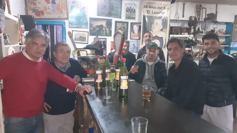 El bar El Laucha volvió a ser el centro de la caña con ruda en Pilar.