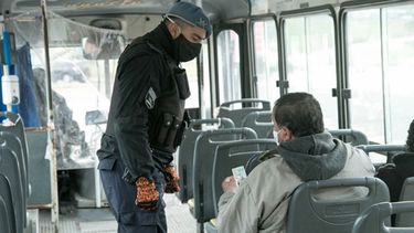 CONTROLES. Se profundizaron el fin de semana en el transporte público..