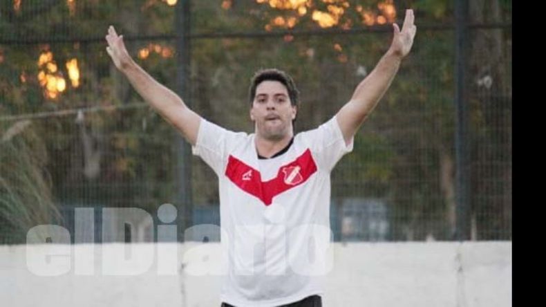 La Bomba Souto celebra el 2-1 del Rojo. Entró en el complemento y marcó sobre la hora..