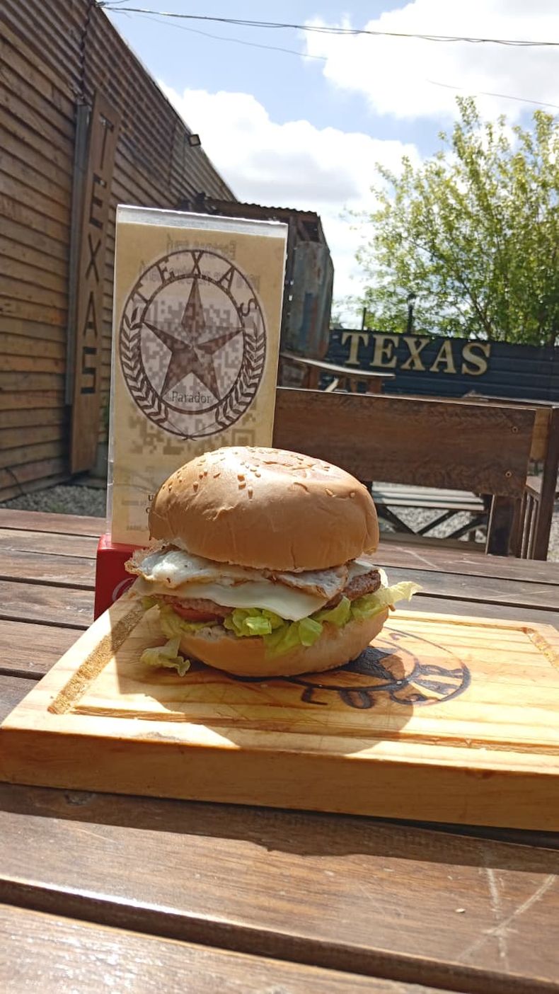 Parador Texas vende hamburguesas a $1.000 por hoy y mañana.&nbsp;