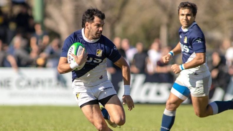 ATAQUE. Cordeyro escapó y habilitó a Bautista Rodríguez para el tercer try. (FOTO URBA)..