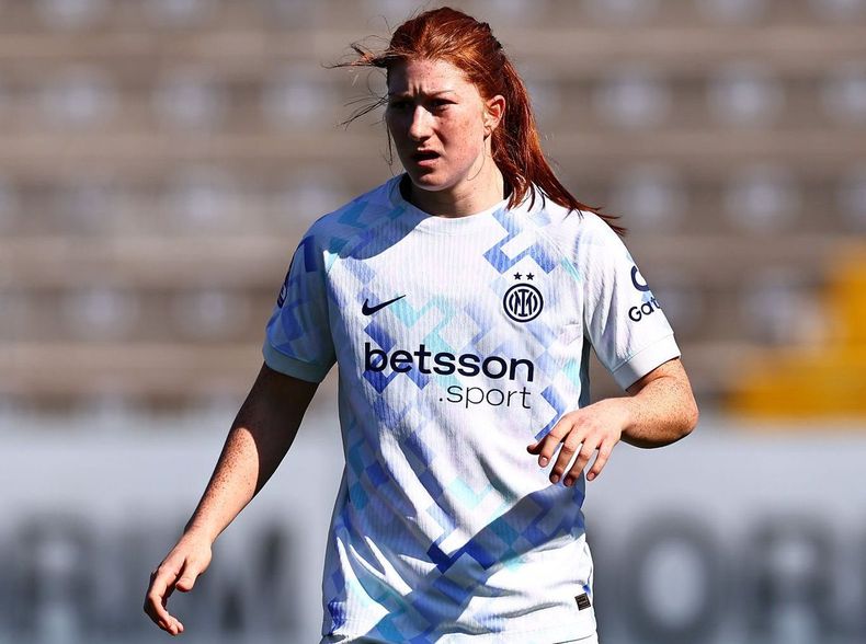 Annika Paz jugó con la camiseta número 19 en su bautismo con Inter de Milán.
