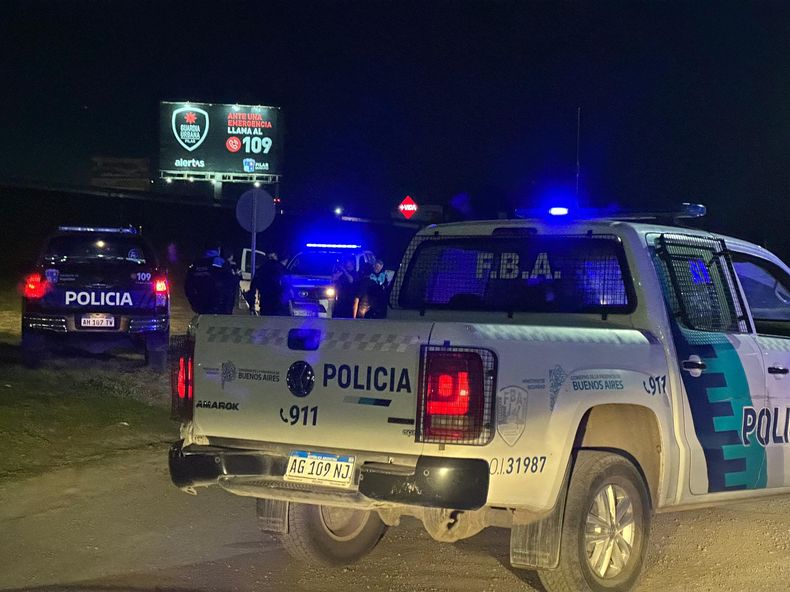 EN COLECTORA. El motochorro perdió el control en el kilómetro 40 de Panamericana.