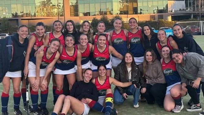 FELICES. Las chicas de Deportiva Francesa le ganaron a Regatas Avellaneda B.
