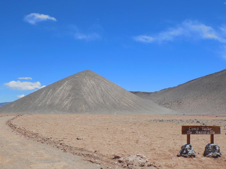 El Salar de Antofalla, uno de los lugares más destacados de la Puna catamarqueña. (blogspot.com)..JPG