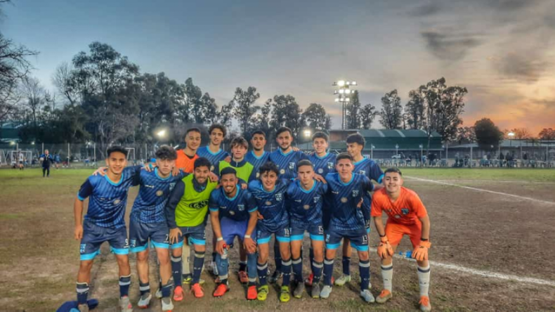 Roma goleó en Alberti y sigue mirando a todos desde la cima..