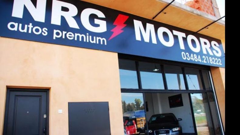 Frente del local NRG Motors clausurado por falta de habilitación..