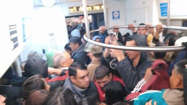 Tren San Martín. Para no perder la costumbre! Verano, qué bien te veo. Sebas Cabrera.