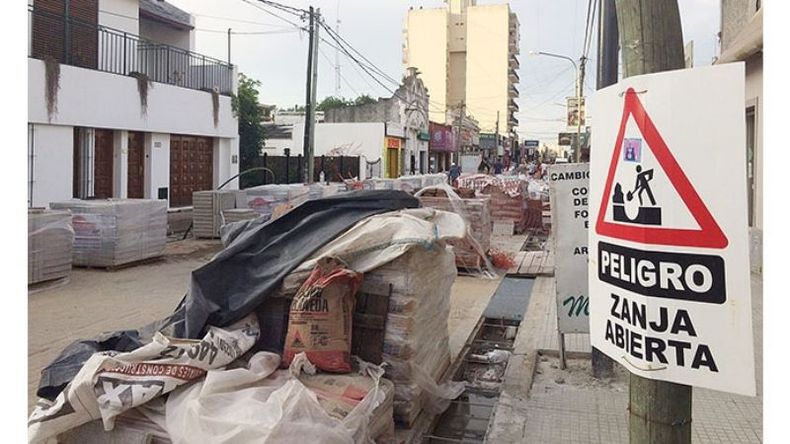 Cuatro meses va a cumplir la obra. Comerciantes, preocupados..