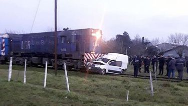 Tren embistió a una camioneta
