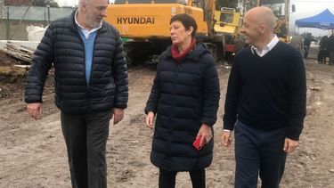 Presentación. Junto a Guillermo Iglesias y María Teresa Isasi, Ducoté presentó la reconstrucción de otro tramo de la ruta 8. .
