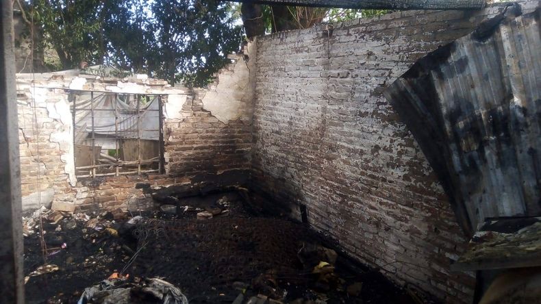 PÉRDIDAS TOTALES. Así quedó la casa luego del incendio.