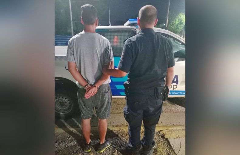 El sujeto había estado preso por atacar a su hijastra y ahora lo acusan de abusar de la víctima.&nbsp;