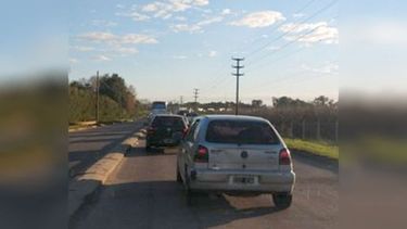 Este caos provocó el Municipio al colocar el semáforo en la calle principal del Parque Industrial, del lado de Fátima. Una vergüenza, todos los días lo mismo, salimos más temprano, nos levantamos más temprano para no llegar tarde al trabajo pero no alcanza, ya la gente está harta de esta situación, la gente viene a trabajar y no de vacaciones.Gracias Diario! Quería expresar el descontento de todos los que venimos a trabajar y nos encontramos todos los días con esto. El semáforo está en Frondizi y Calle 7. Un caos todos los días, innecesario. Franco Bringas..