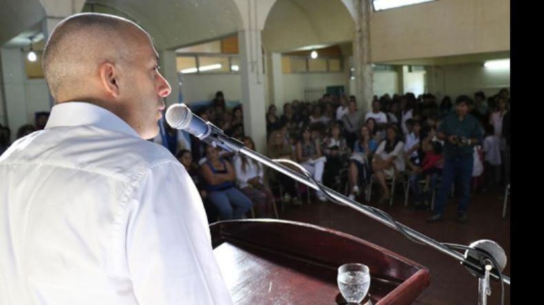 PACIENCIA. Ducoté, en el acto de inicio de clases..