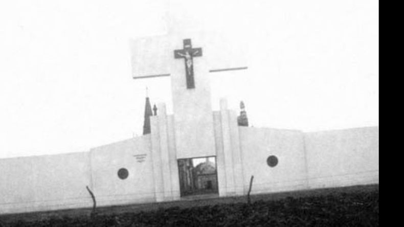 La cruz demolida en Pilar..