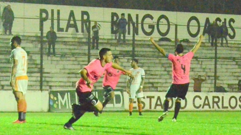 JULIO 2022. Real jugó su último partido nocturno de local ante Berazategui..