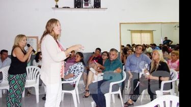 Cozzani encabezó la reunión que, por momentos, fue una lluvia de reclamos..