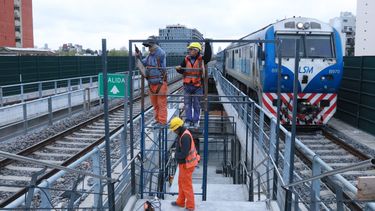 Última etapa de las obras en la estación Villa Crespo, en la Ciudad Autónoma de Buenos Aires, para mejorar la experiencia de viaje en la línea #SanMartín. Estamos construyendo espacios más modernos, cómodos, seguros y accesibles para personas con movilidad reducida. Trenes Argentinos Infraestructura / @trenesarginf.