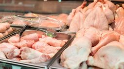 El consumo de carne de pollo superó al de carne vacuna en 2024.